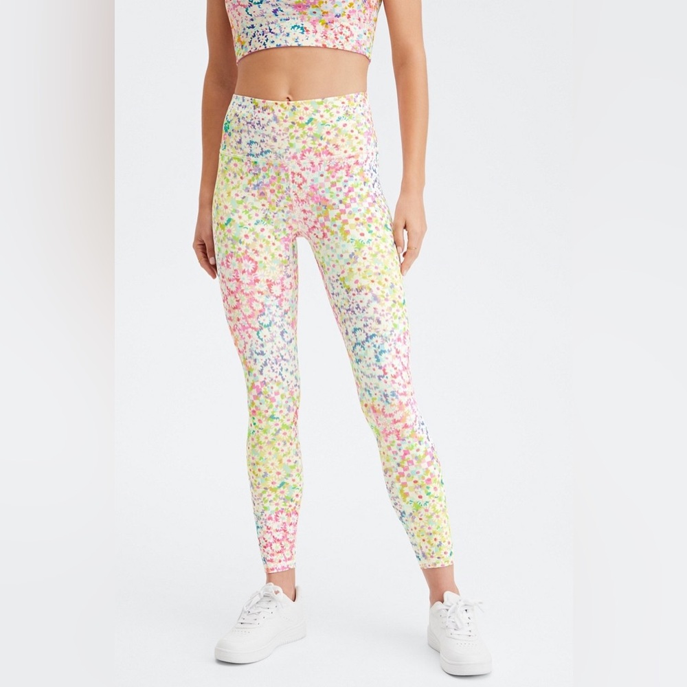 Fabletics Define PowerHold high-waisted 7/8 leggings in patchwork Daisy. EUC